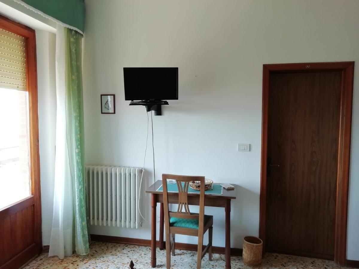 Albergo La Torre Radicofani Exterior photo